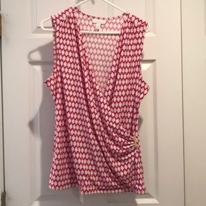 Beautiful pink and white top!